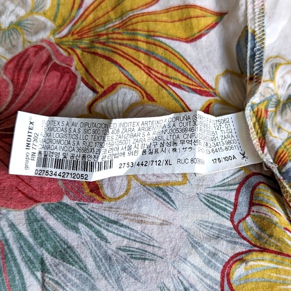 Puff Sleeve Blouse with Tropical Flower Print - Picture 4 of 5